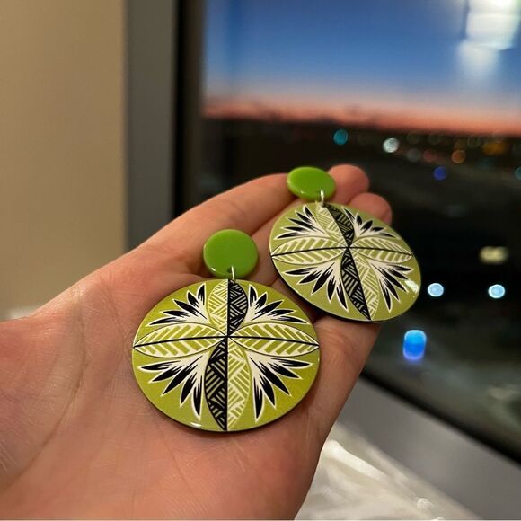 Bohemian Style Handmade Acrylic Tropical Flower Round Earrings - Picture 6 of 10